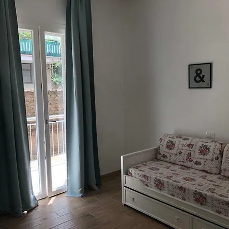 Semesterbostad Simona *